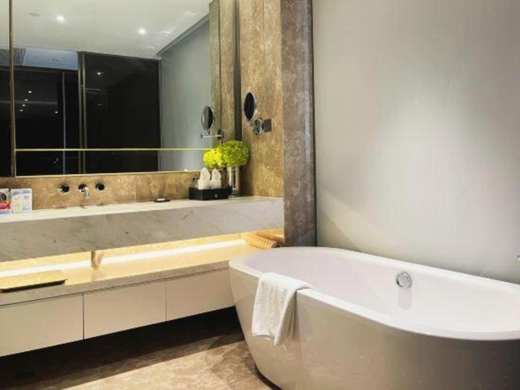 סניה Rock Platinum Sea View Hotel מראה חיצוני תמונה