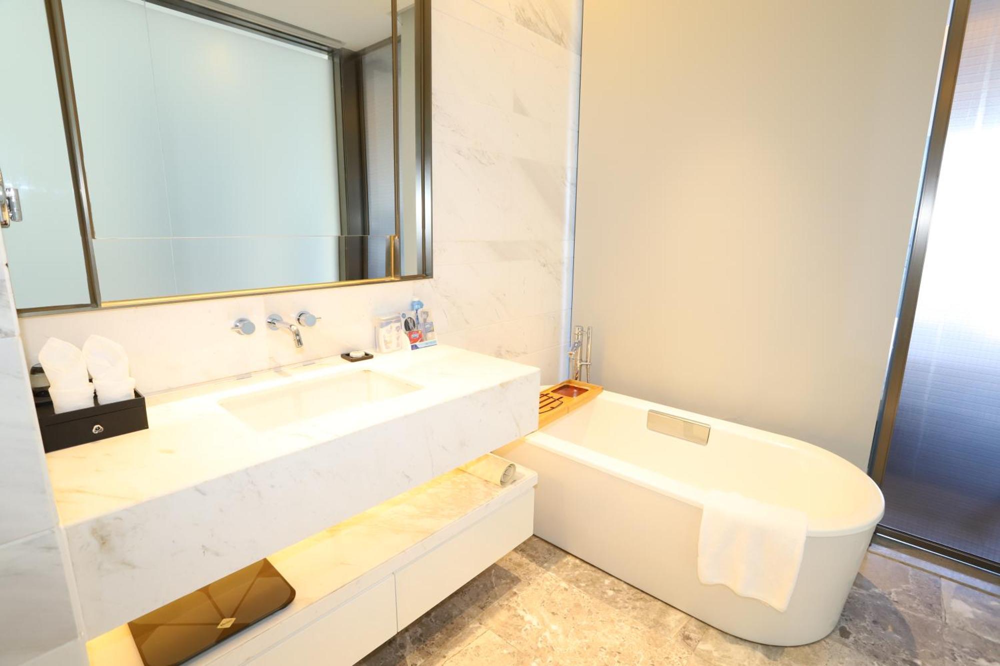 סניה Rock Platinum Sea View Hotel מראה חיצוני תמונה
